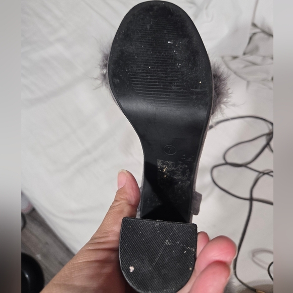 Chic Women's Strap Up Gray Heels With Faux Fur Detail Sz 9 - Picture 5 of 12